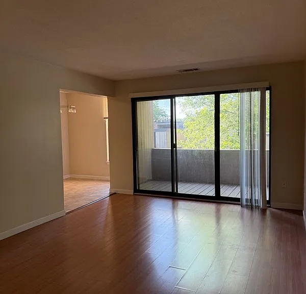 70K Shrewsbury Green Dr #K — Photo 5