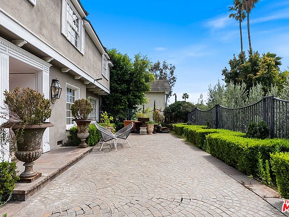 3rd image of 1450 N Doheny Dr