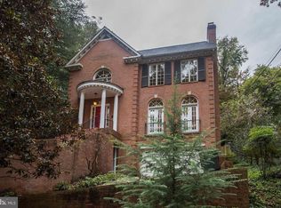 7960 W Beach Dr NW, Washington, DC 20012