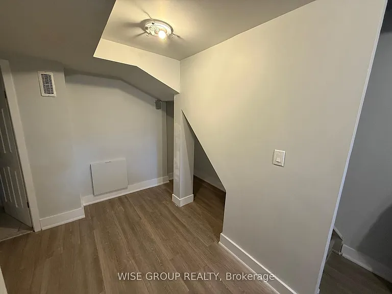 55 Purdy Cres #BASEMENT — Photo 7