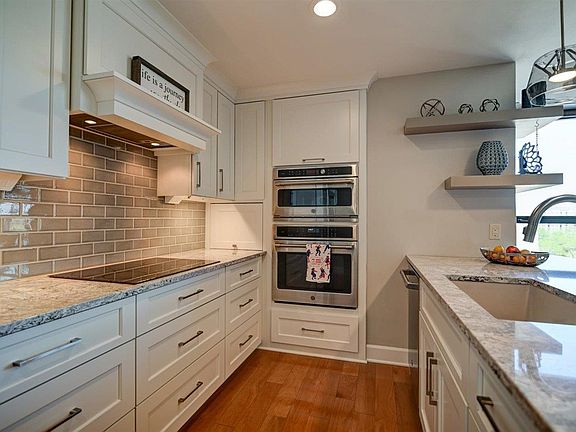 5th image of 137 E Wilson St Unit 713