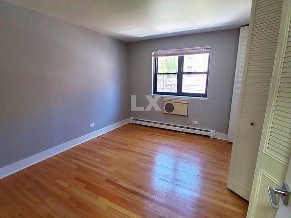 5th image of 454 W Aldine Ave #525