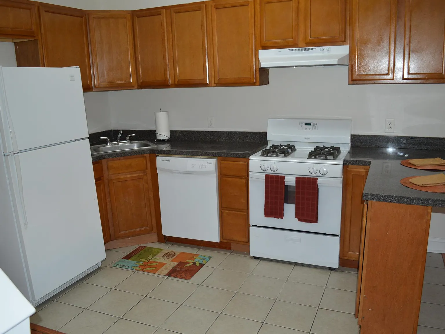 3 bed, 1400 sqft, $1,500 — Photo 4