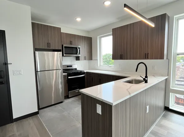 138 Mallory Avenue image 3 of 8