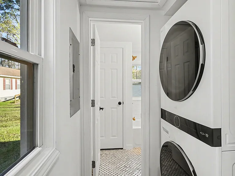 Stacked washer/dryer