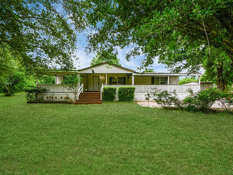 18303 James Rd — Photo 1
