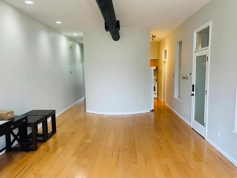 905 Park Ave — Photo 2
