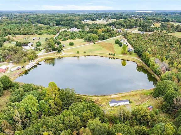 3rd image of 807 Cheddar Rd