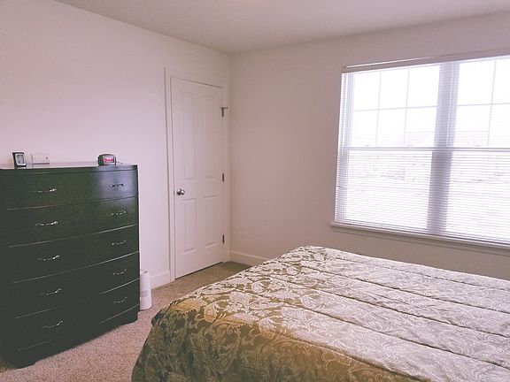 3rd image of 522 Gilmour St