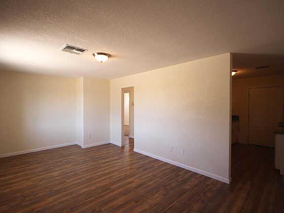 4th image of 1327 E La Salle St