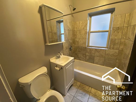 5th image of 3583 N Milwaukee Ave #3