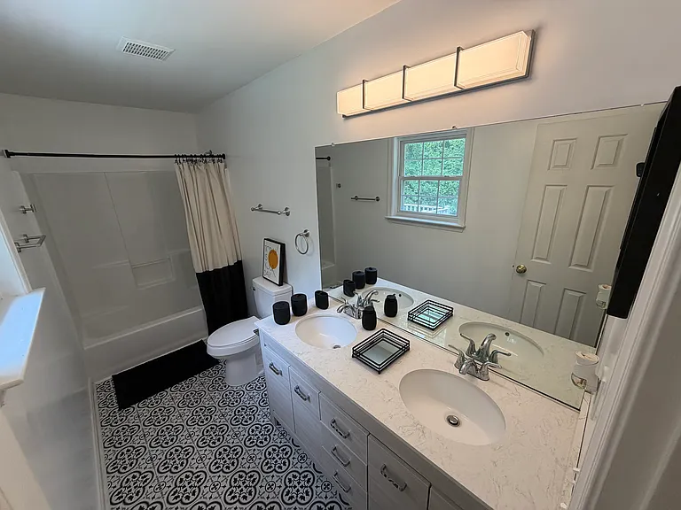 6811 Sawmill Cir — Photo 10