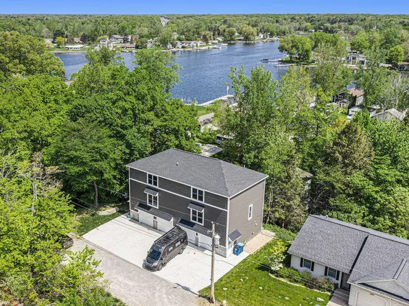16905 Highland Ave, Spring Lake, MI 49456