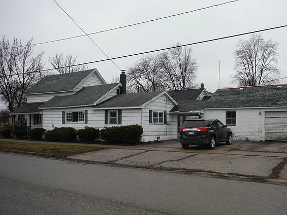 301 Bradley St photo 1