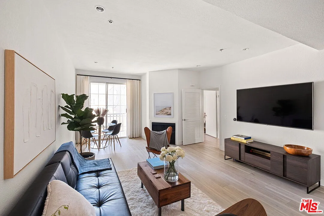 1 bed, 1.0 bath, 700 sqft, $3,500 — Photo 1