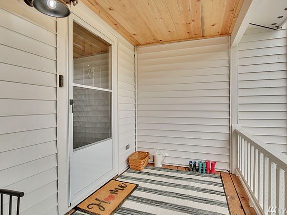 5th image of 2722 54th Ave NE