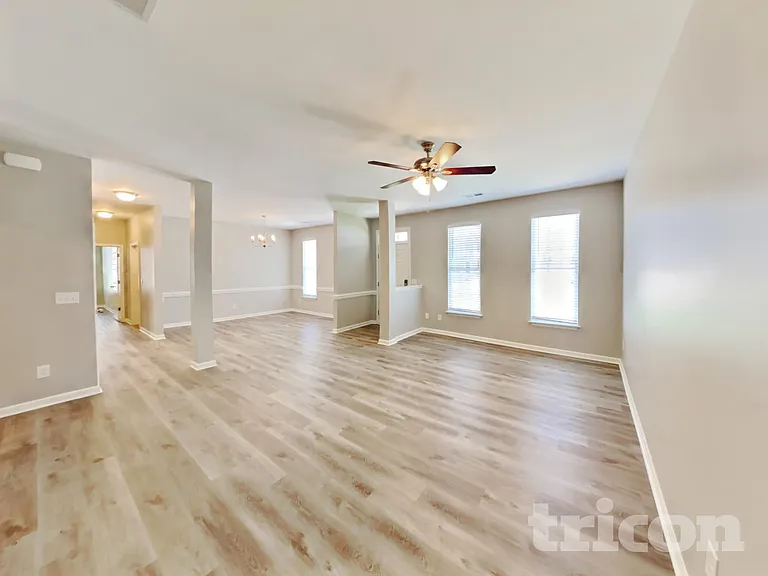 1582 Weatherend Dr — Photo 3