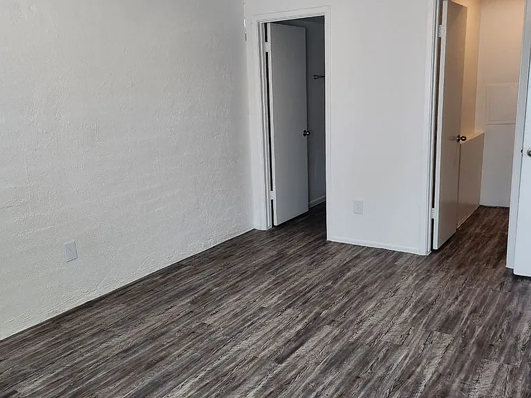 Golden Key Apartments — Photo 32