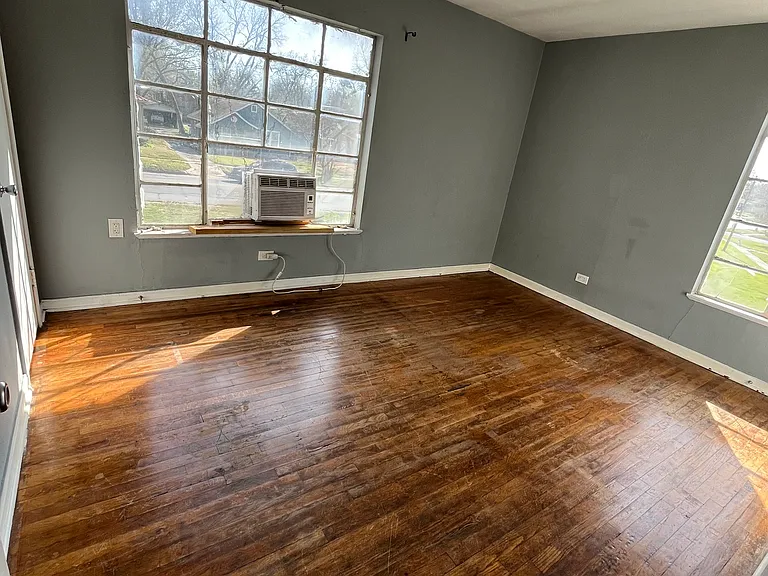 1215 W Morton St — Photo 8