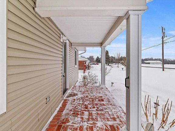 5th image of 1053 Miller St