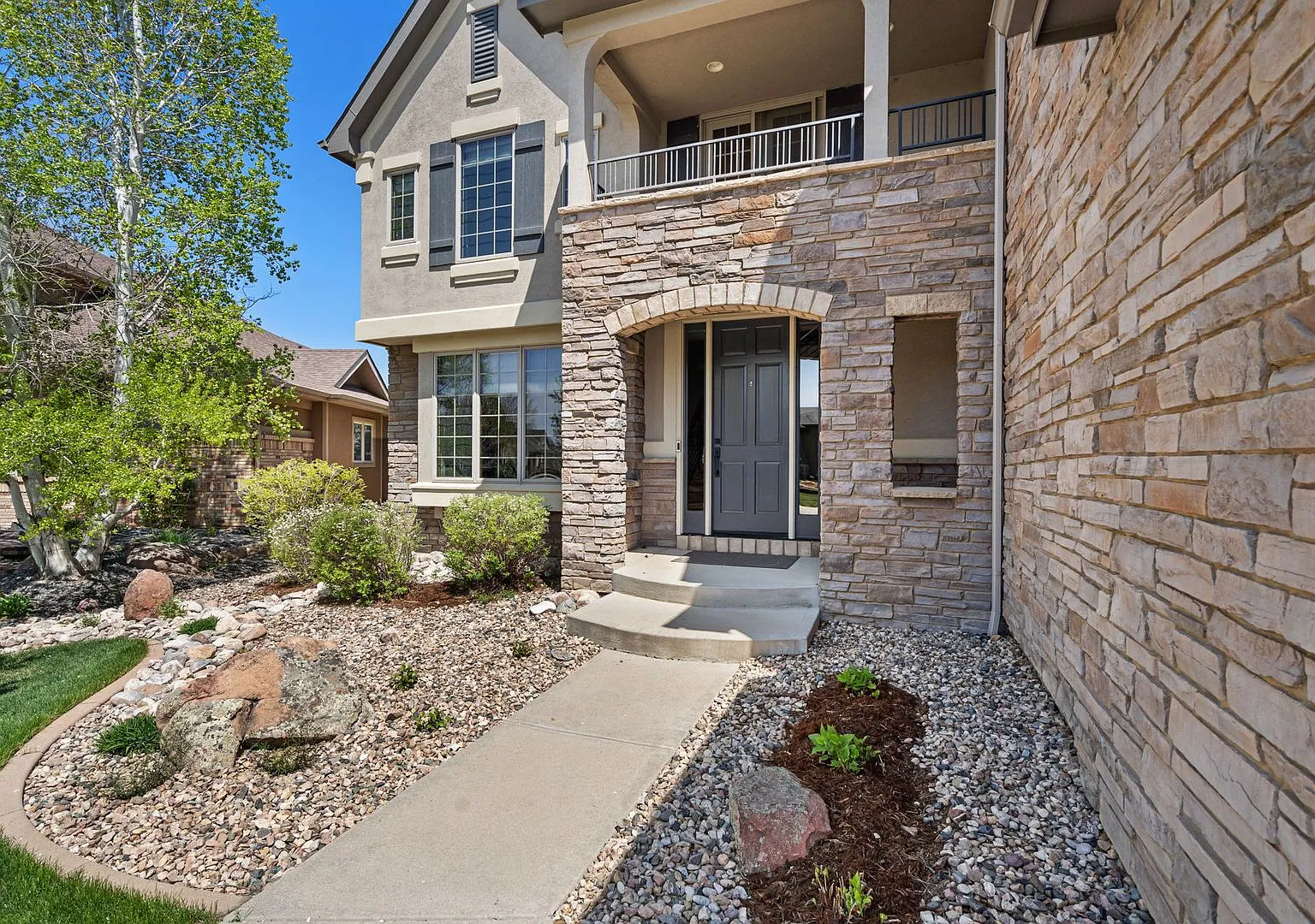 Beautiful 5 Bedroom Home in Windsor CO — Photo 2