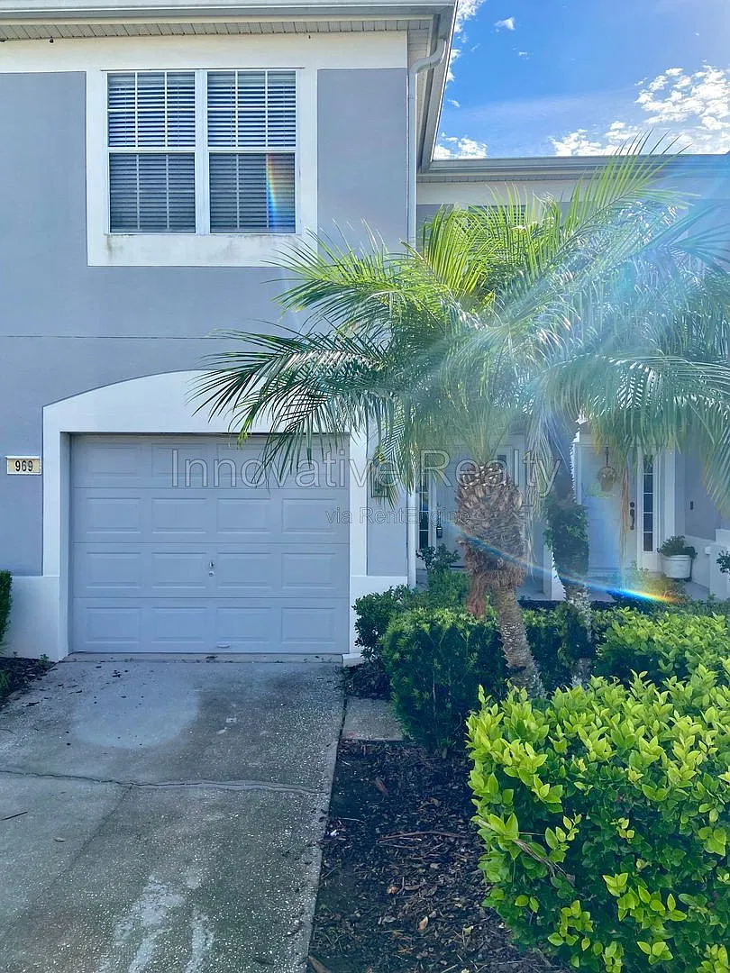 3 bed, 2.5 bath, 1980 sqft, $2,450 — Photo 1