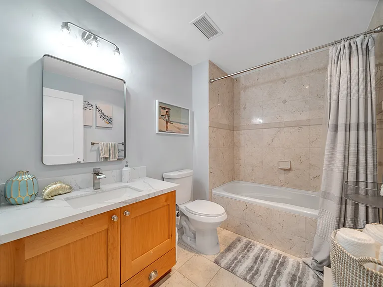 700 W East St #402 — Photo 17