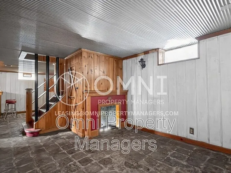 11529 Roxbury St — Photo 32