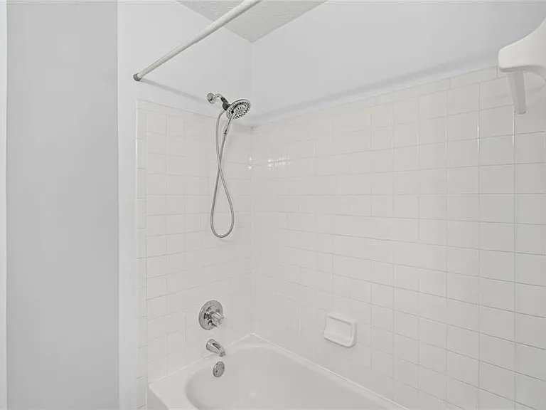4240 Sugar Mill Dr — Photo 22