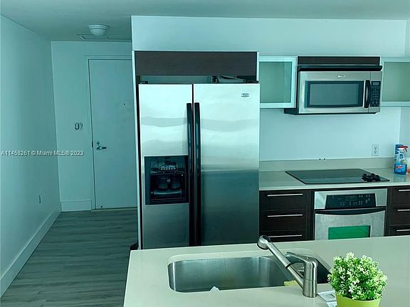 3rd image of 1900 N Bayshore Dr APT 2703