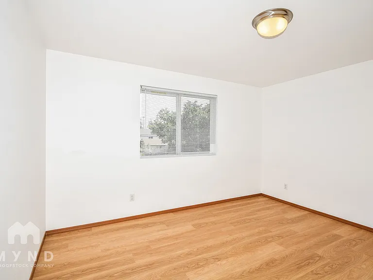 1412 E 64th St — Photo 12
