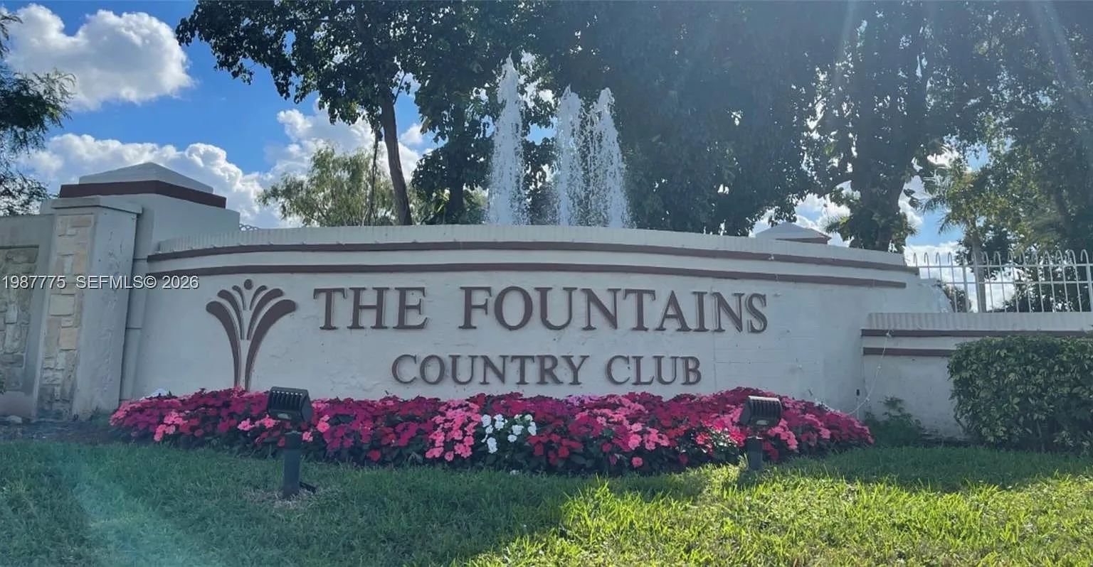 Fountains Of Palm Beach C — Photo 1