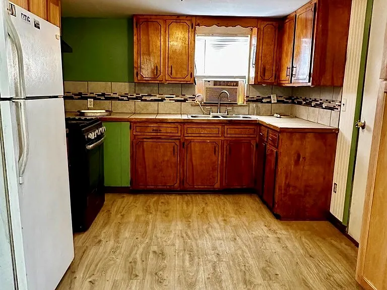 805 S Pecan St — Photo 4