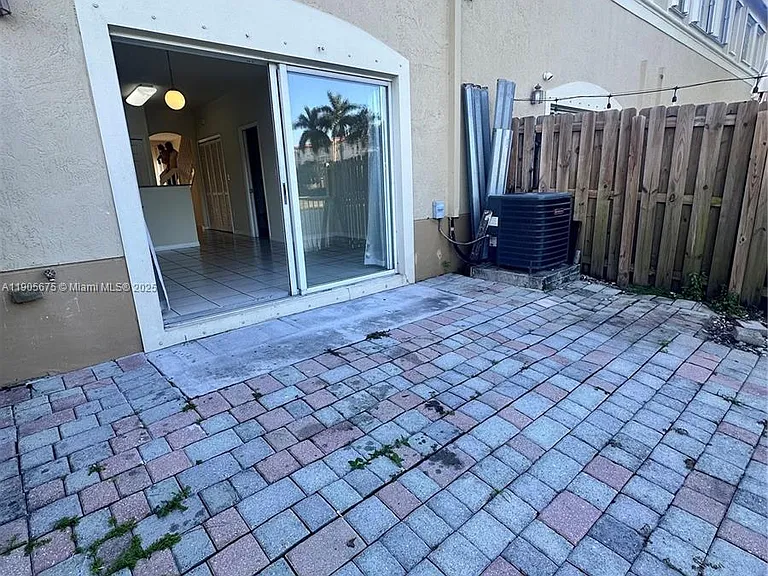 NW 108th Pl — Photo 7