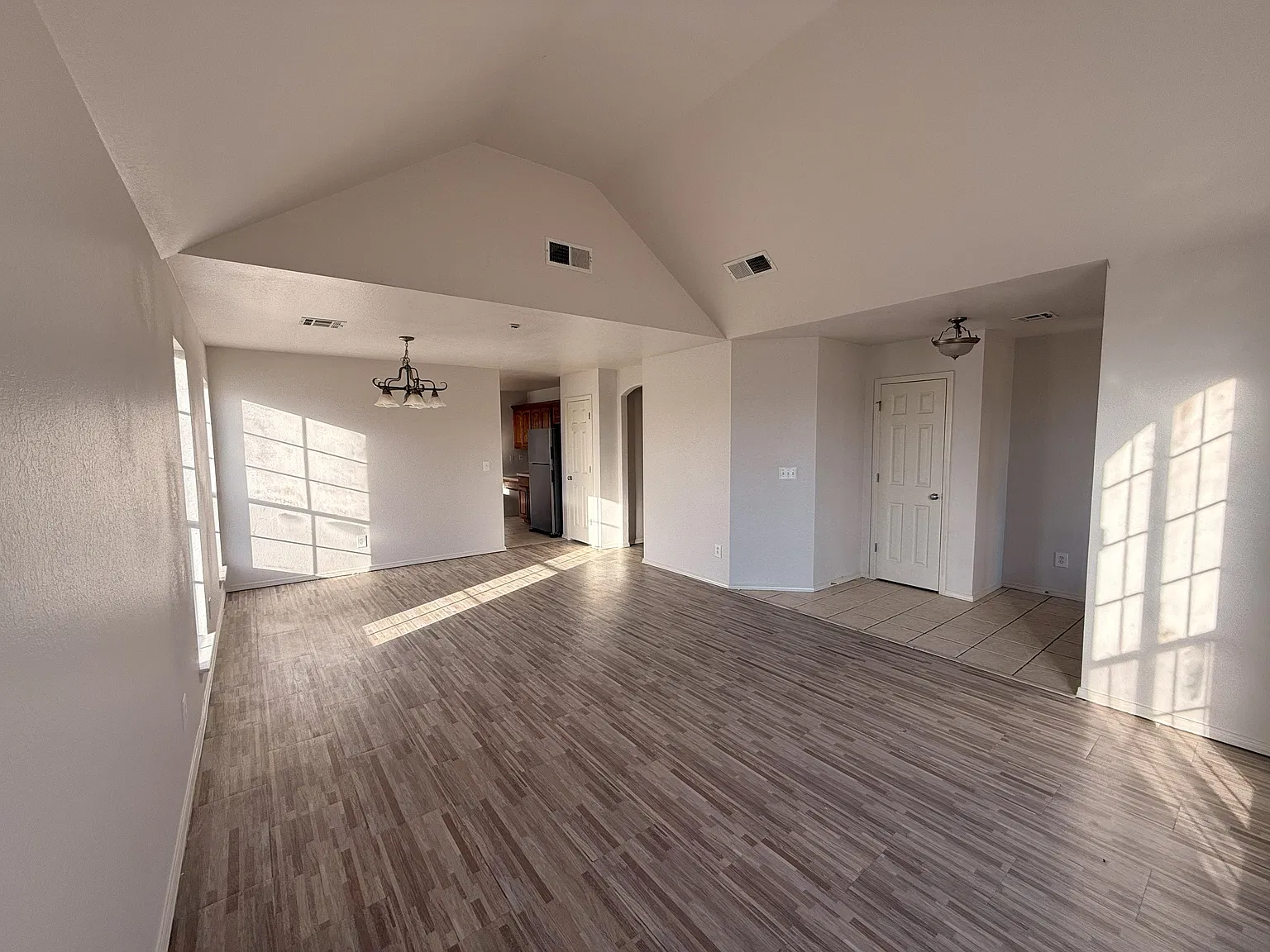 4 bed, 2650 sqft, $2,350 — Photo 1