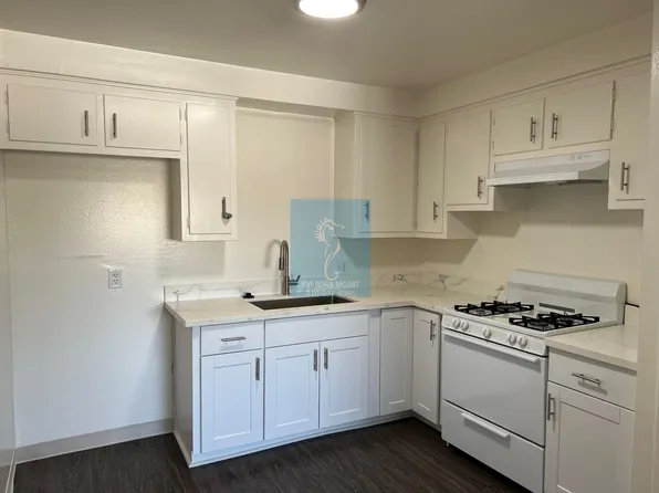 4111 W Rosecrans Ave APT 11, Hawthorne, CA 90250