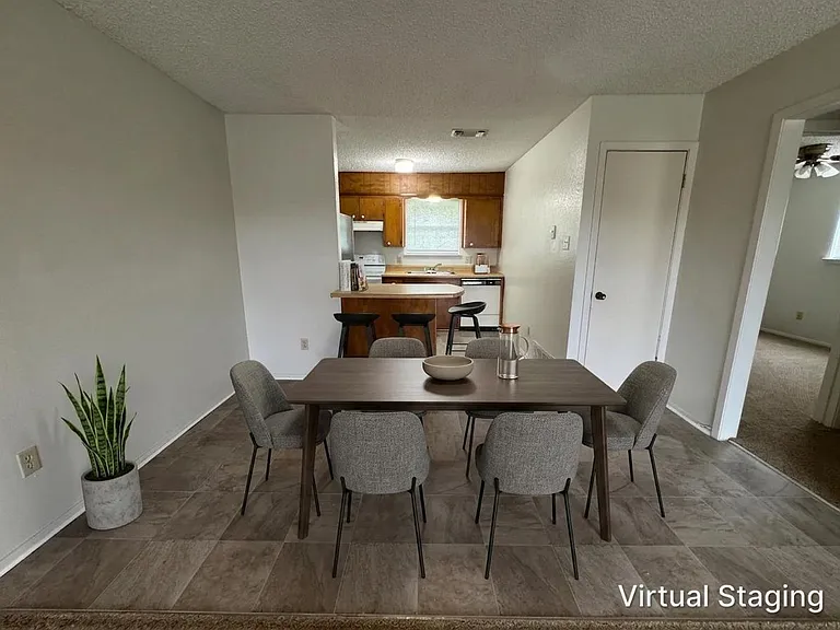 907 N 7th St — Photo 5