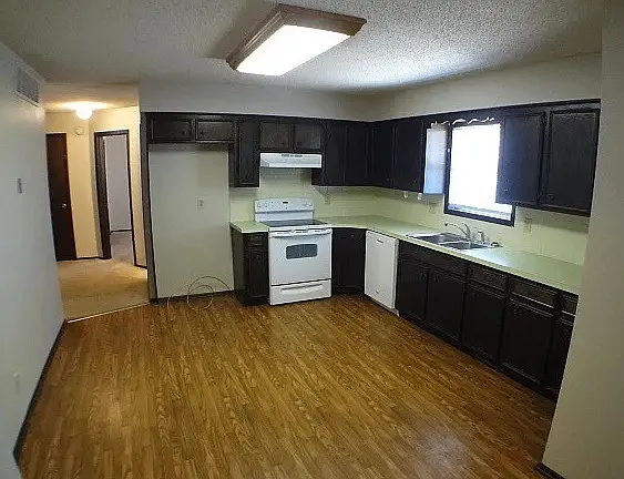 1714 N Murray Ave — Photo 2