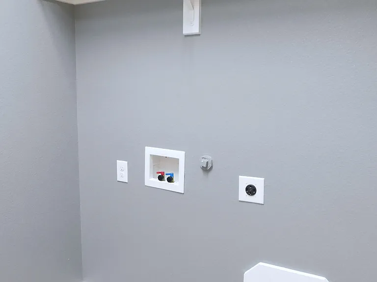 1704 Serra Dr — Photo 33