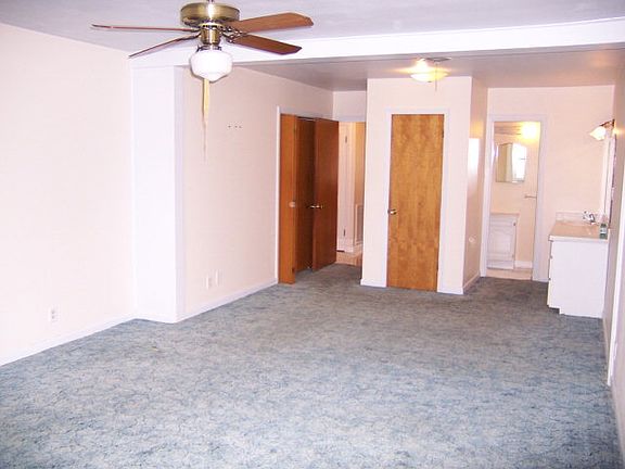 5th image of 2212 Hillcrest Dr