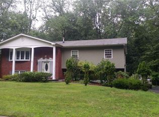 9 Silver Ln, Spring Valley, NY 10977