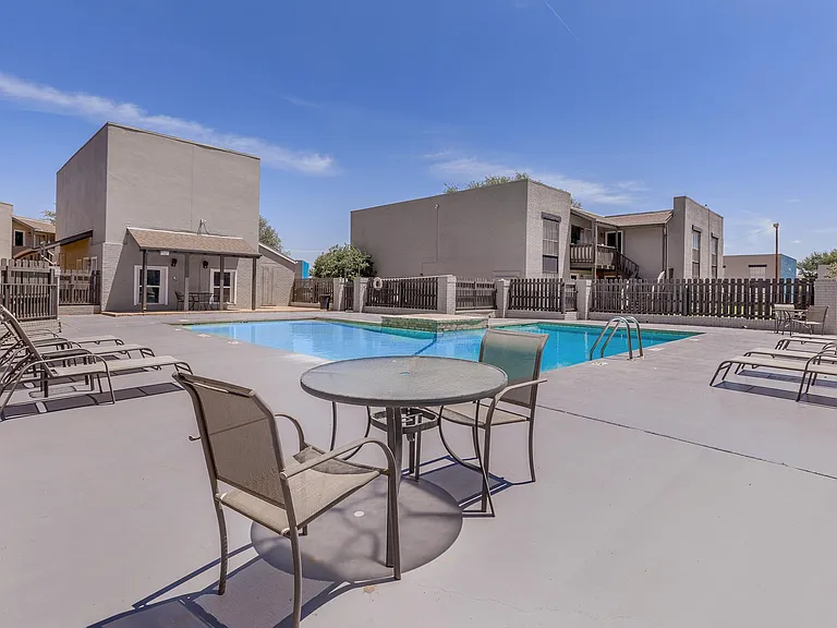 Bel Air Creekside — Photo 18
