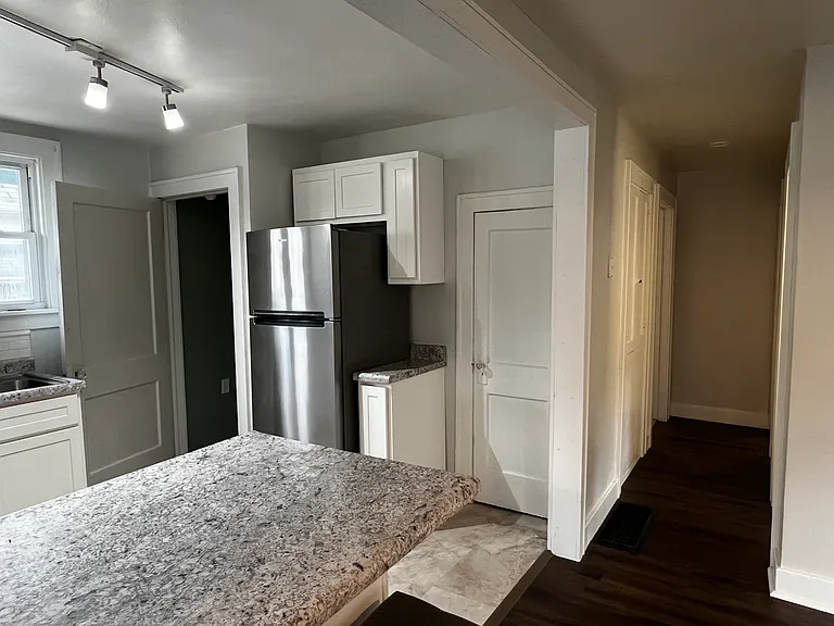 1022 Winter St — Photo 8