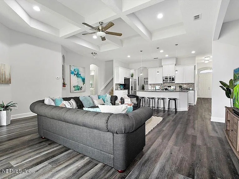 15 King Palm Ct — Photo 11