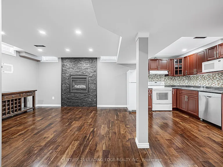 98 Erskine Dr #LOWER — Photo 15