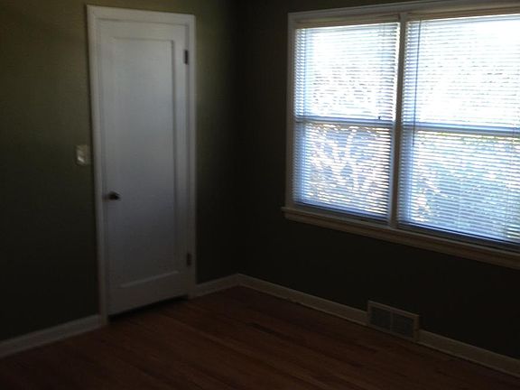 4th image of 2539 Piedmont Pl W