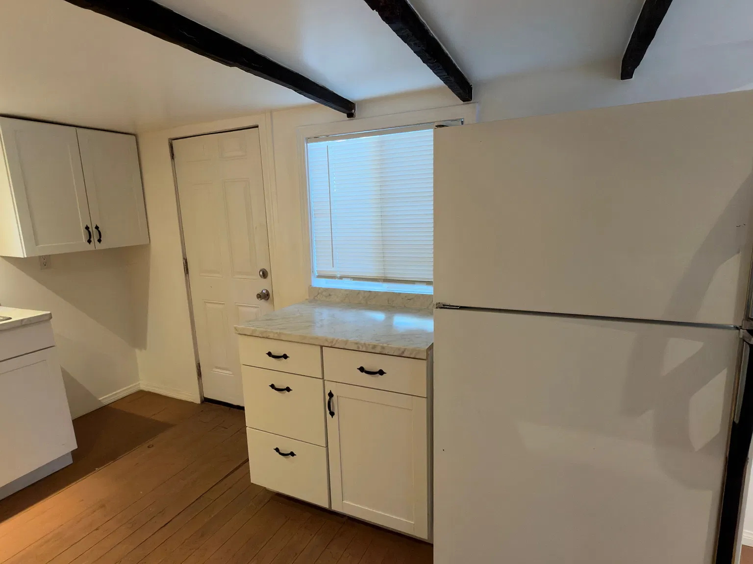 Studio, 700 sqft, $900 — Photo 3