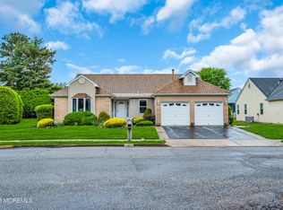 4 Blyth Ct, Toms River, NJ 08757
