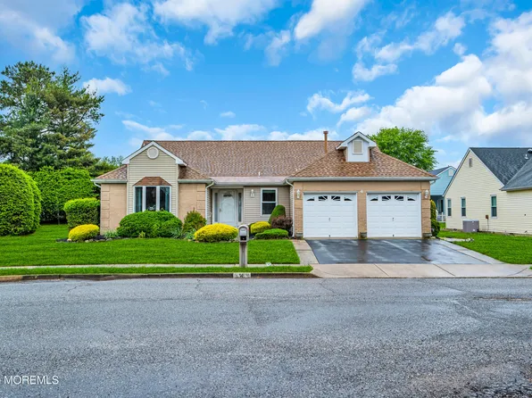 4 Blyth Court, Toms River, NJ 08757