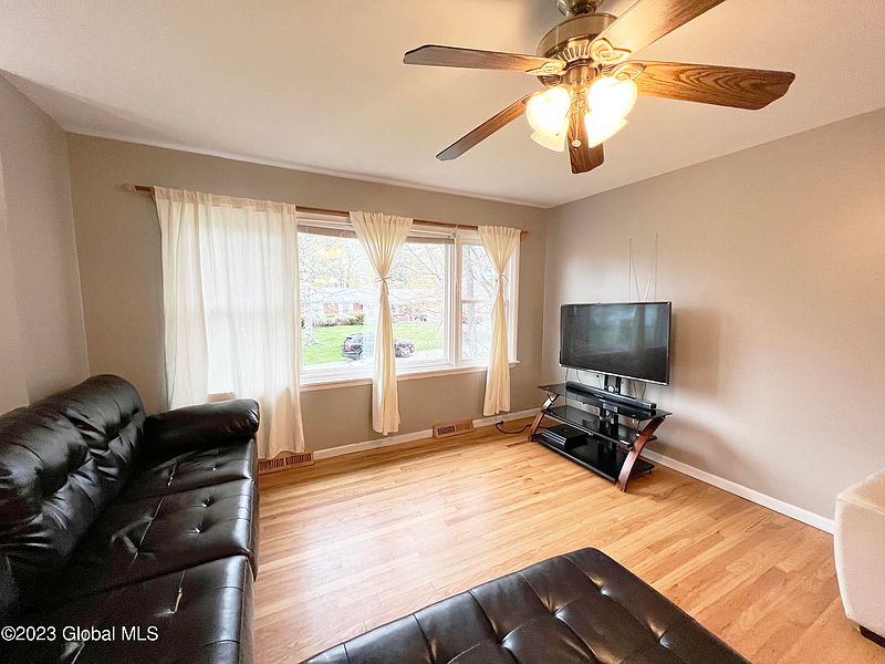5th image of 37 Bloomingdale Avenue
